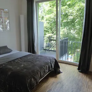 apartments-am-friedrichshain.find-berlin-hotels.com/